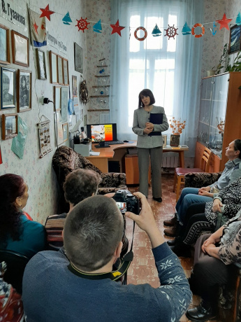 Литературный час «Строки родом с войны»